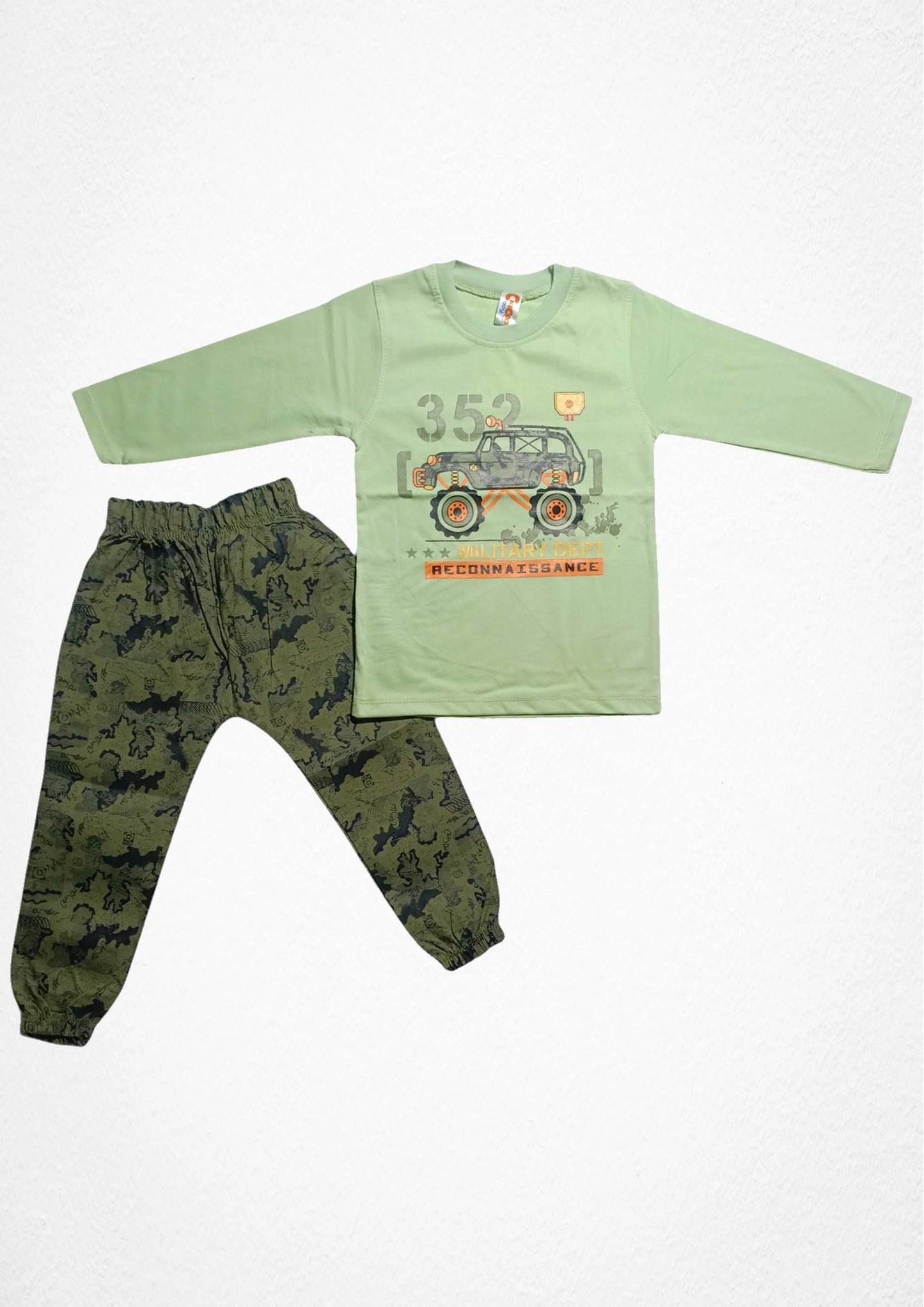 BOYS T-SHIRT AND CAMOUFLAGE PENT